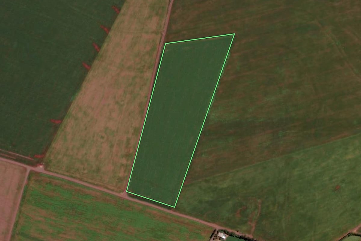 Imagem de satélite do imóvel rural em Entre Rios do Oeste (PR), com o contorno declarado no CAR desenhado por cima.