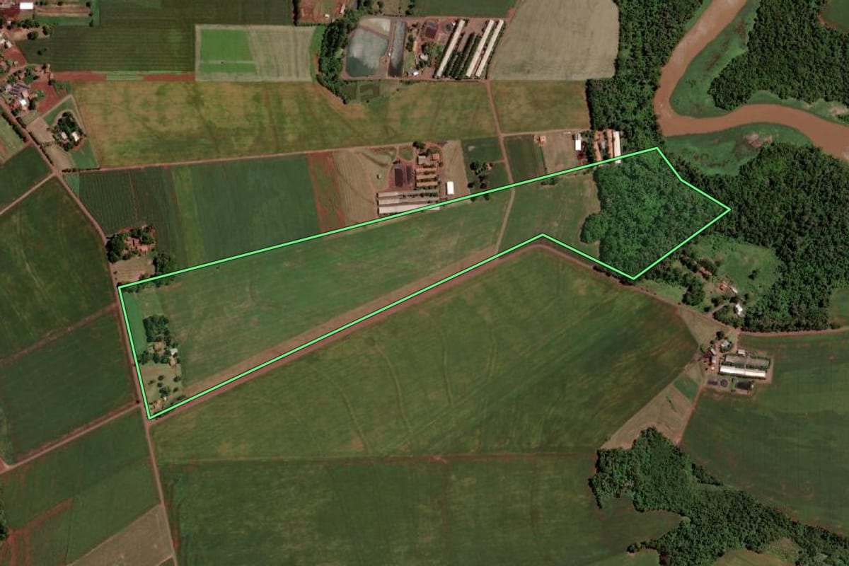 Imagem de satélite do imóvel rural em Entre Rios do Oeste (PR), com o contorno declarado no CAR desenhado por cima.