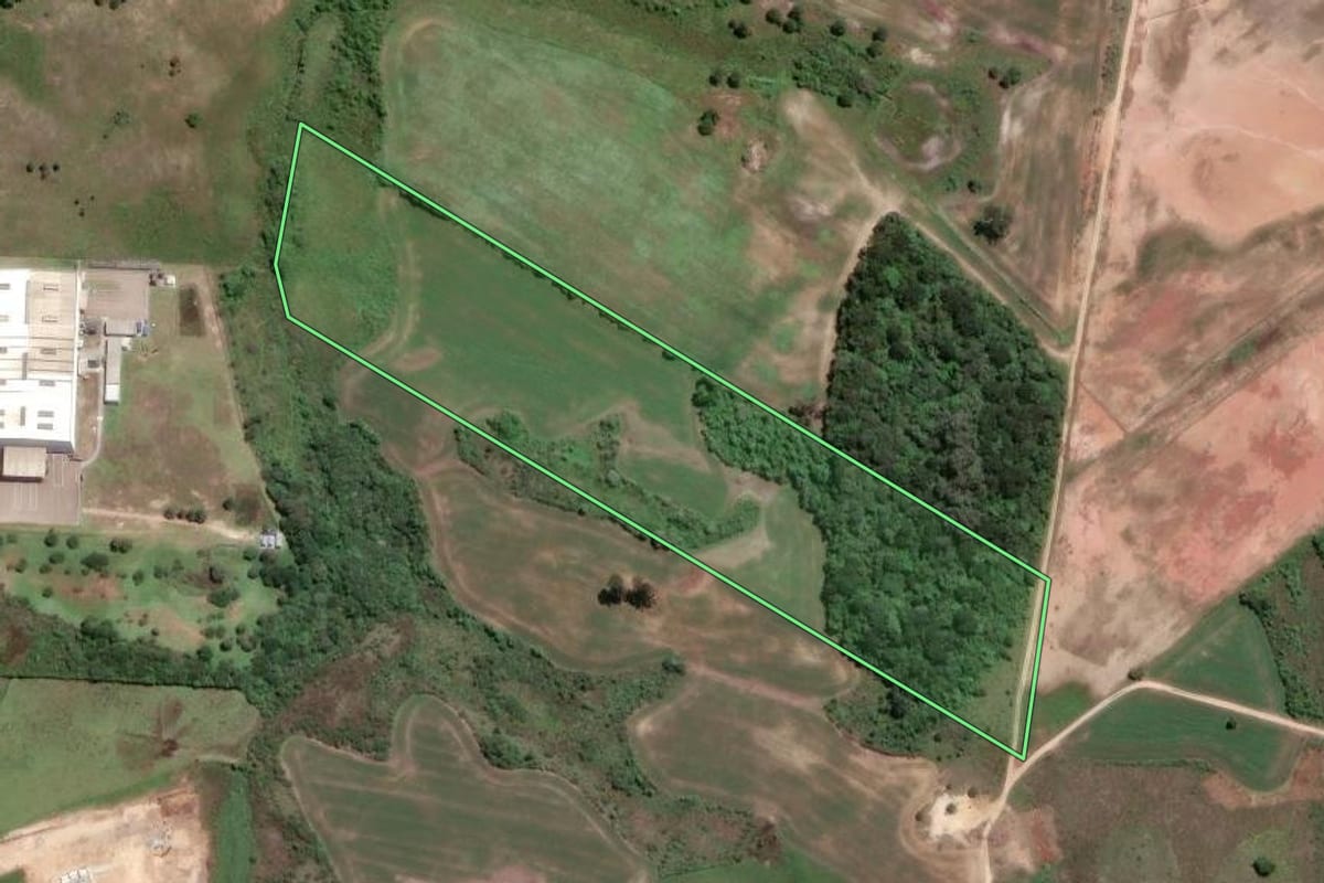 Imagem de satélite do imóvel rural em Fazenda Rio Grande (PR), com o contorno declarado no CAR desenhado por cima.