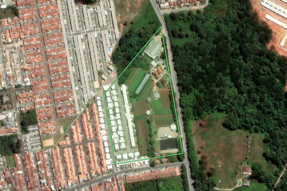 Imagem de satélite do imóvel rural em Fazenda Rio Grande (PR), com o contorno declarado no CAR desenhado por cima.