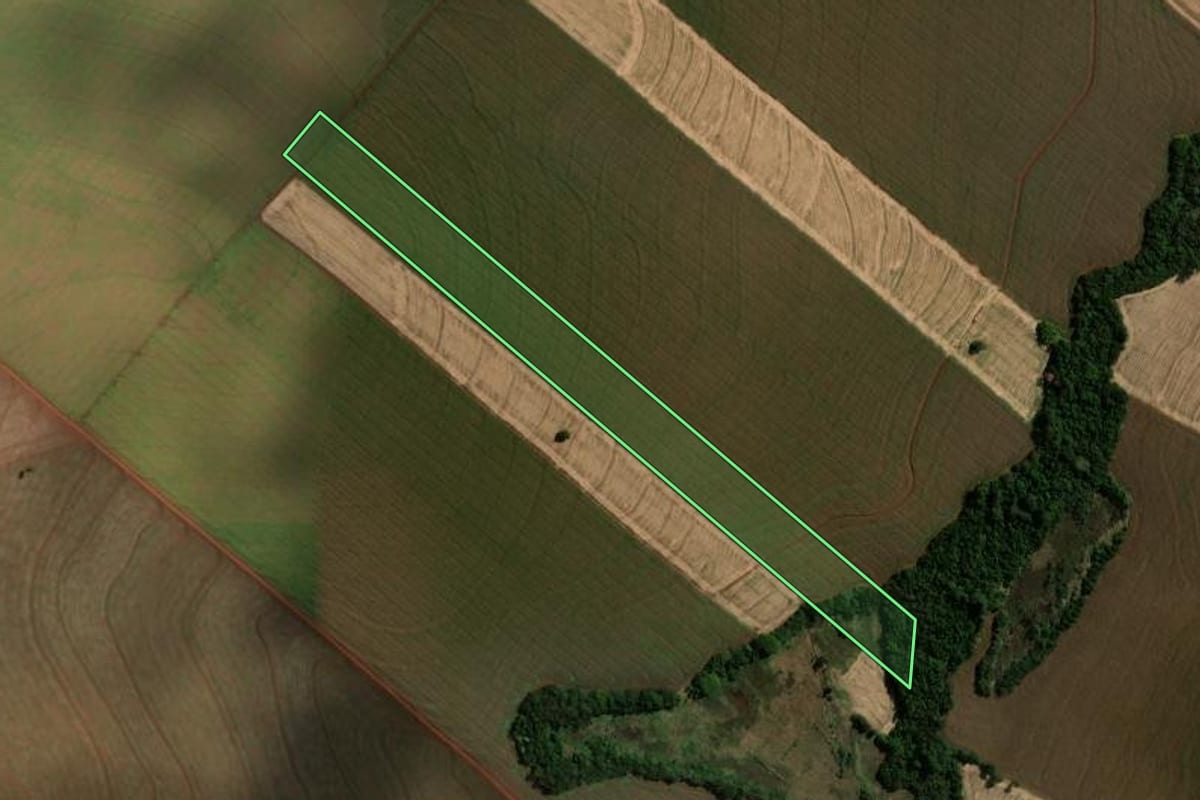 Imagem de satélite do imóvel rural em Fênix (PR), com o contorno declarado no CAR desenhado por cima.