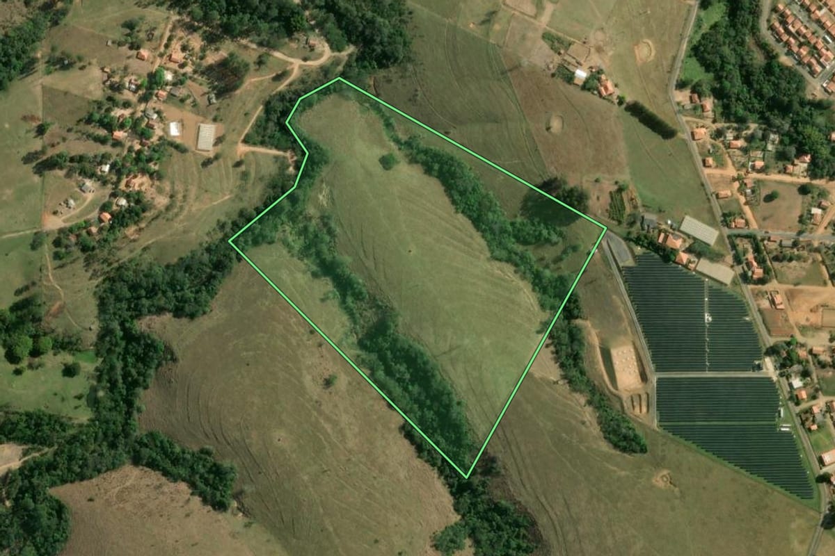 Imagem de satélite do imóvel rural em Figueira (PR), com o contorno declarado no CAR desenhado por cima.