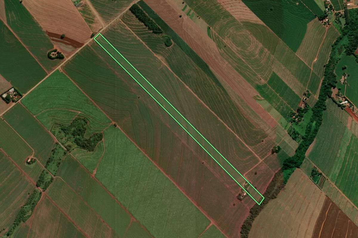 Imagem de satélite do imóvel rural em Floraí (PR), com o contorno declarado no CAR desenhado por cima.