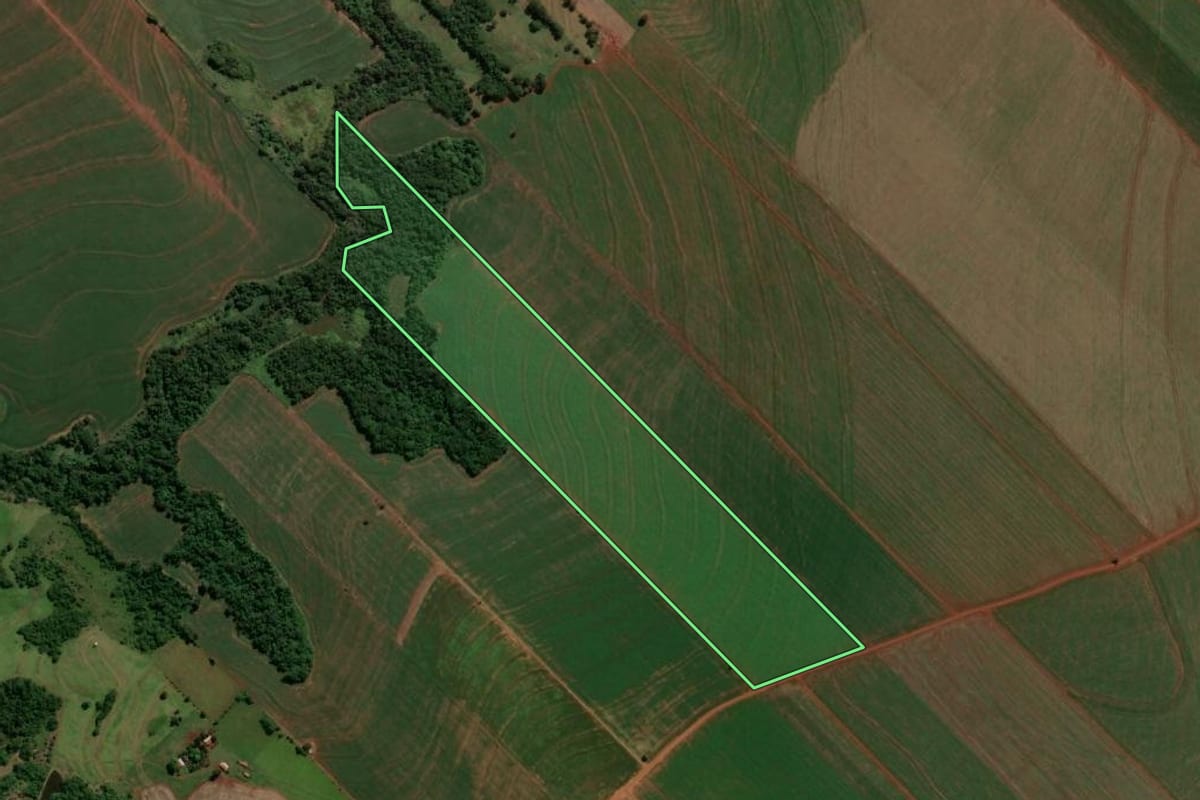 Imagem de satélite do imóvel rural em Floraí (PR), com o contorno declarado no CAR desenhado por cima.