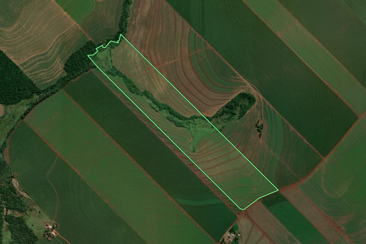 Imagem de satélite do imóvel rural em Floraí (PR), com o contorno declarado no CAR desenhado por cima.
