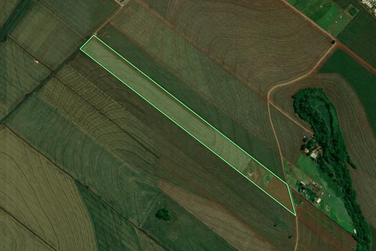 Imagem de satélite do imóvel rural em Floresta (PR), com o contorno declarado no CAR desenhado por cima.