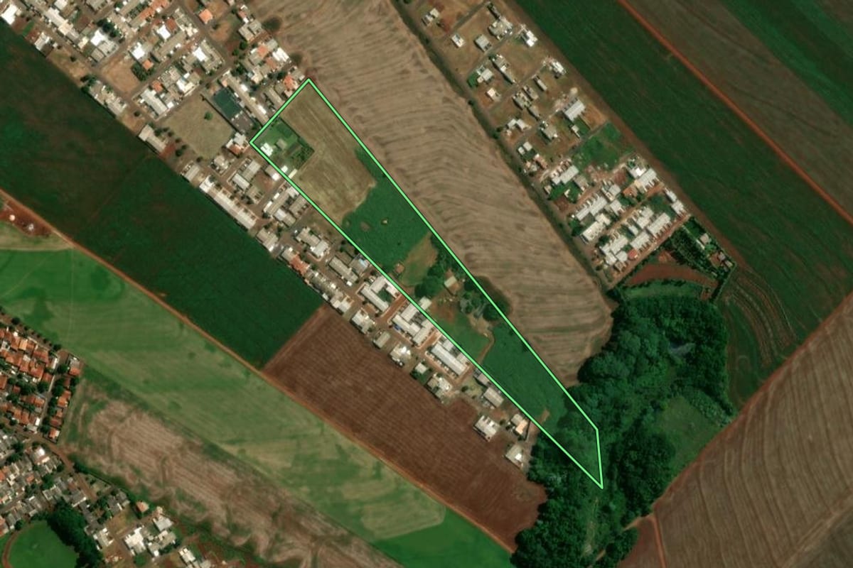 Imagem de satélite do imóvel rural em Floresta (PR), com o contorno declarado no CAR desenhado por cima.