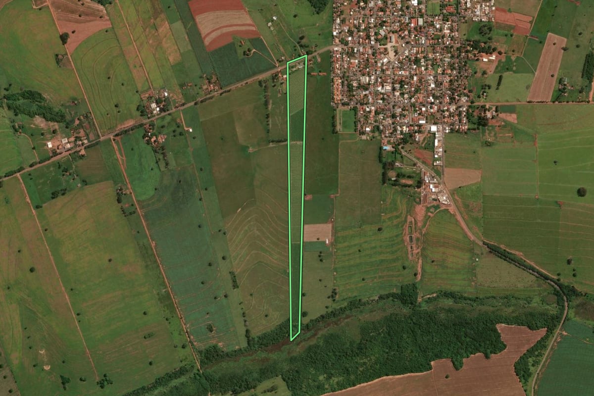 Imagem de satélite do imóvel rural em Flórida (PR), com o contorno declarado no CAR desenhado por cima.