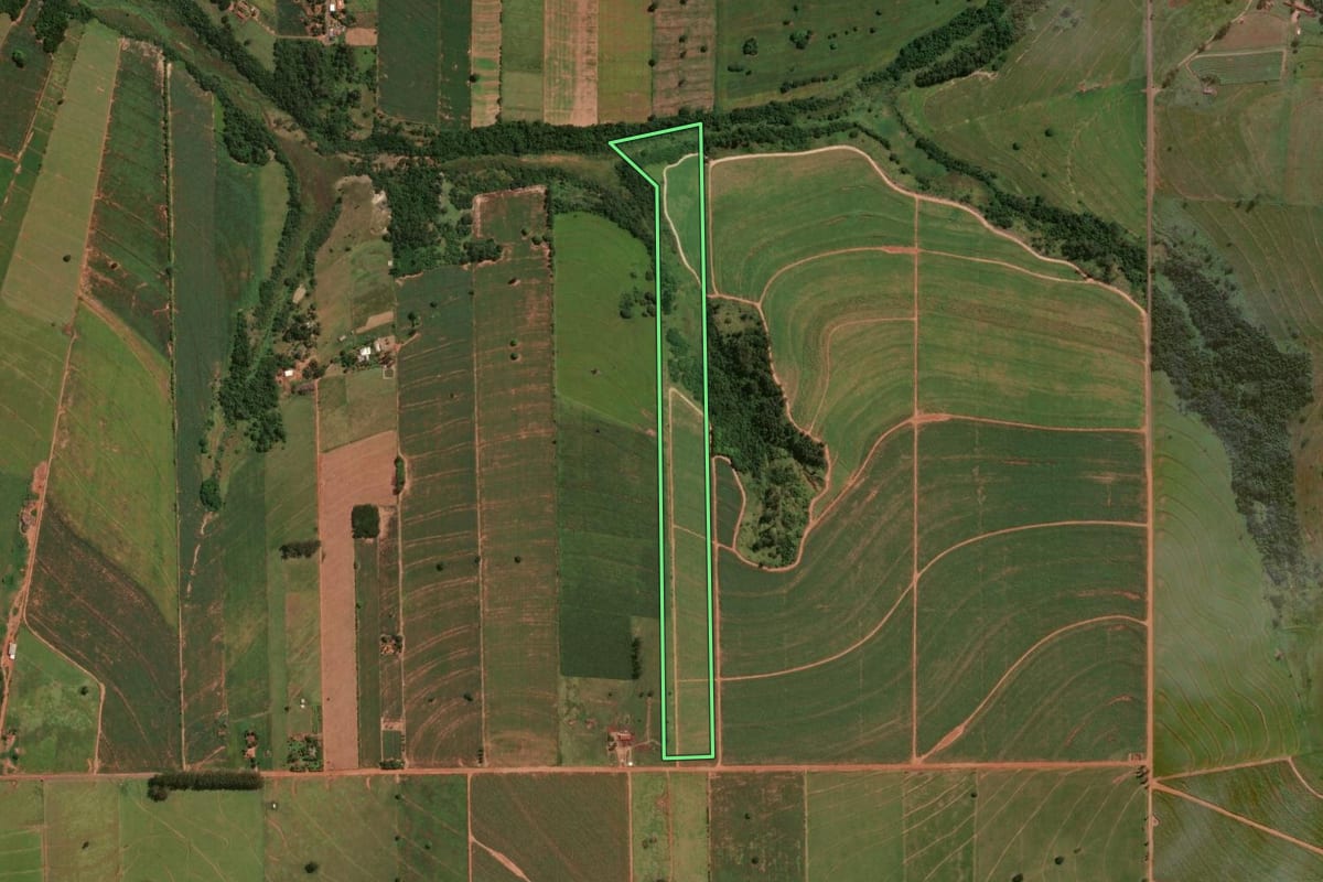 Imagem de satélite do imóvel rural em Flórida (PR), com o contorno declarado no CAR desenhado por cima.