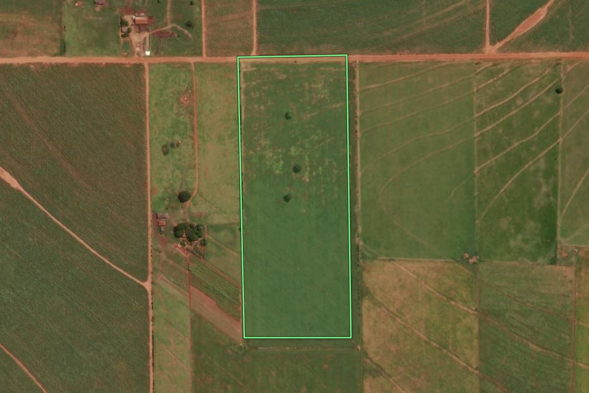 Imagem de satélite do imóvel rural em Flórida (PR), com o contorno declarado no CAR desenhado por cima.