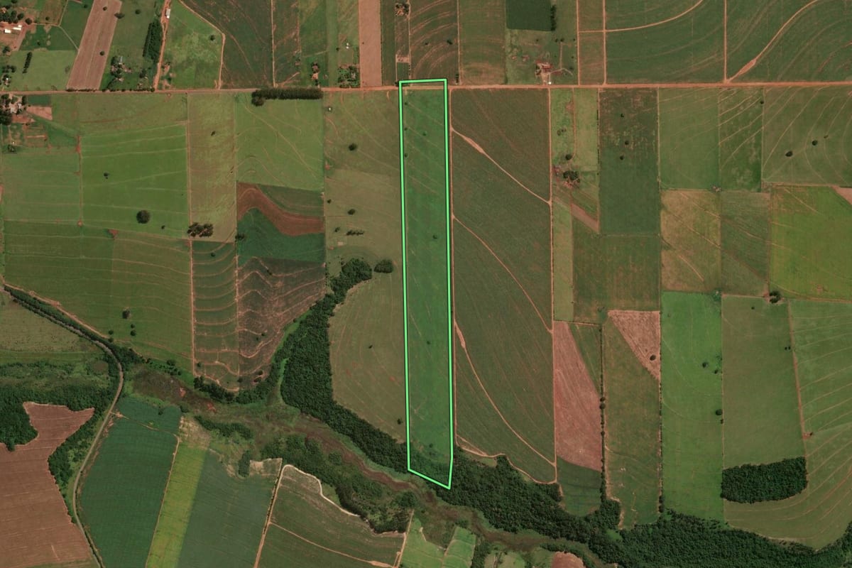 Imagem de satélite do imóvel rural em Flórida (PR), com o contorno declarado no CAR desenhado por cima.