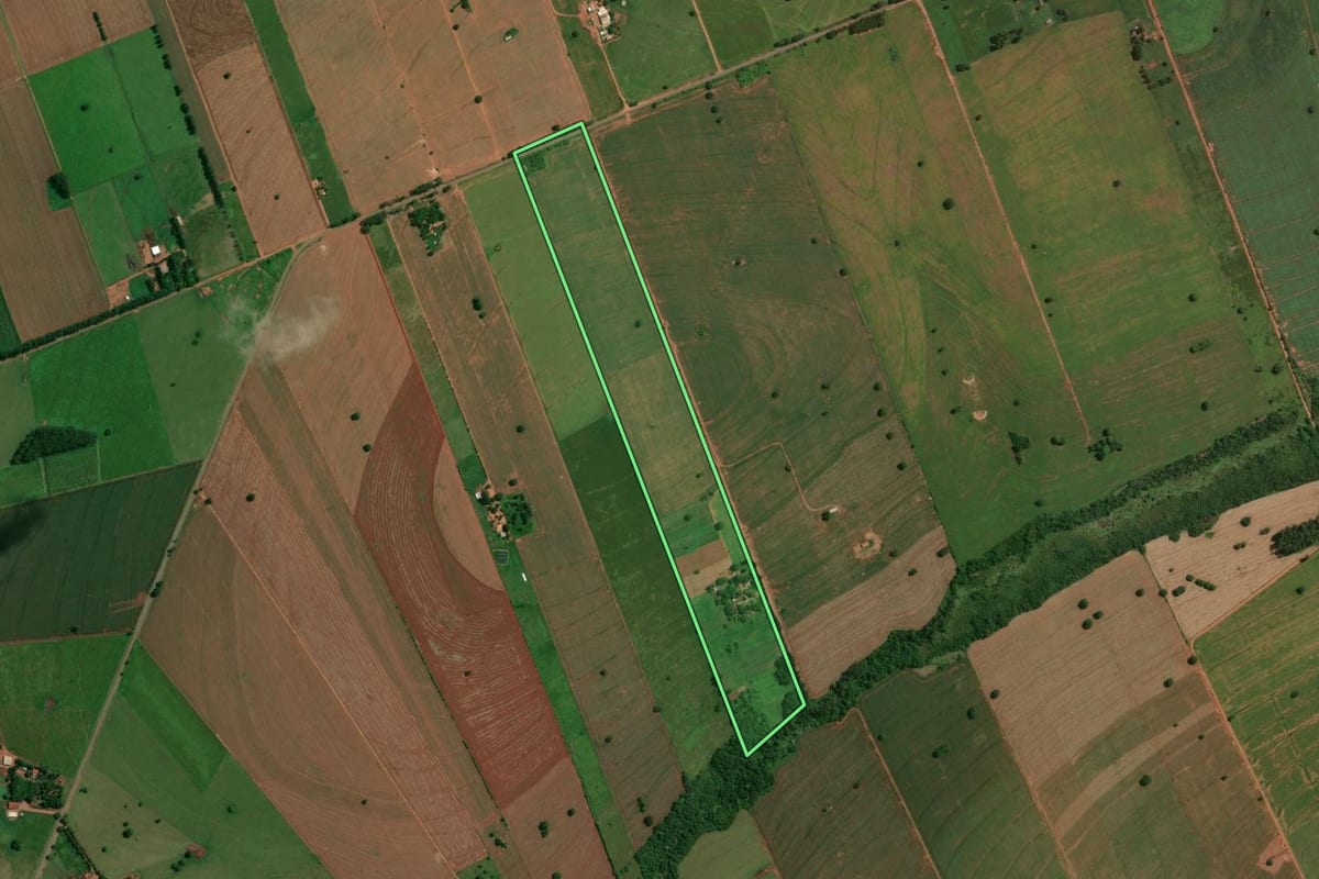 Imagem de satélite do imóvel rural em Flórida (PR), com o contorno declarado no CAR desenhado por cima.