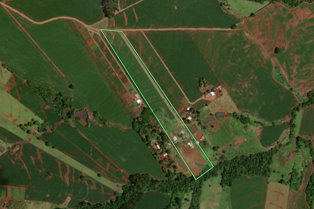 Imagem de satélite do imóvel rural em Formosa do Oeste (PR), com o contorno declarado no CAR desenhado por cima.