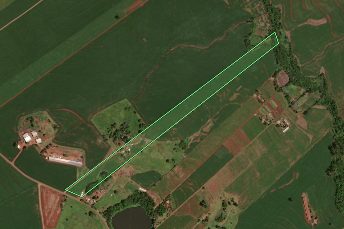 Imagem de satélite do imóvel rural em Formosa do Oeste (PR), com o contorno declarado no CAR desenhado por cima.