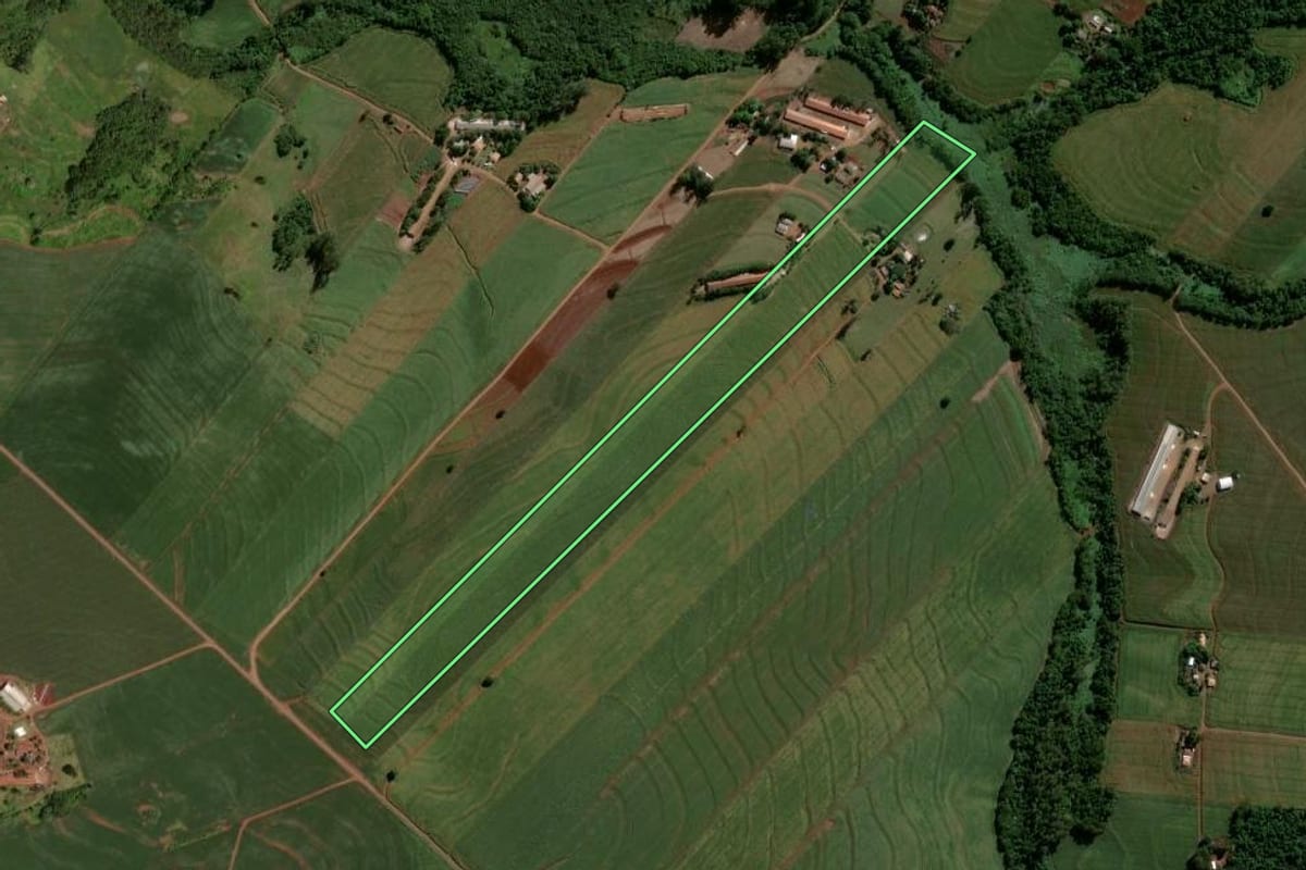 Imagem de satélite do imóvel rural em Formosa do Oeste (PR), com o contorno declarado no CAR desenhado por cima.