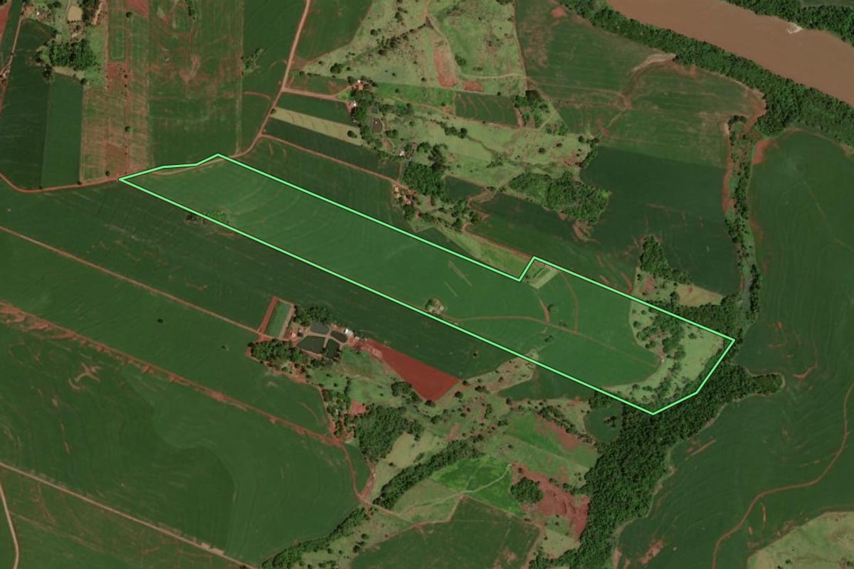 Imagem de satélite do imóvel rural em Formosa do Oeste (PR), com o contorno declarado no CAR desenhado por cima.