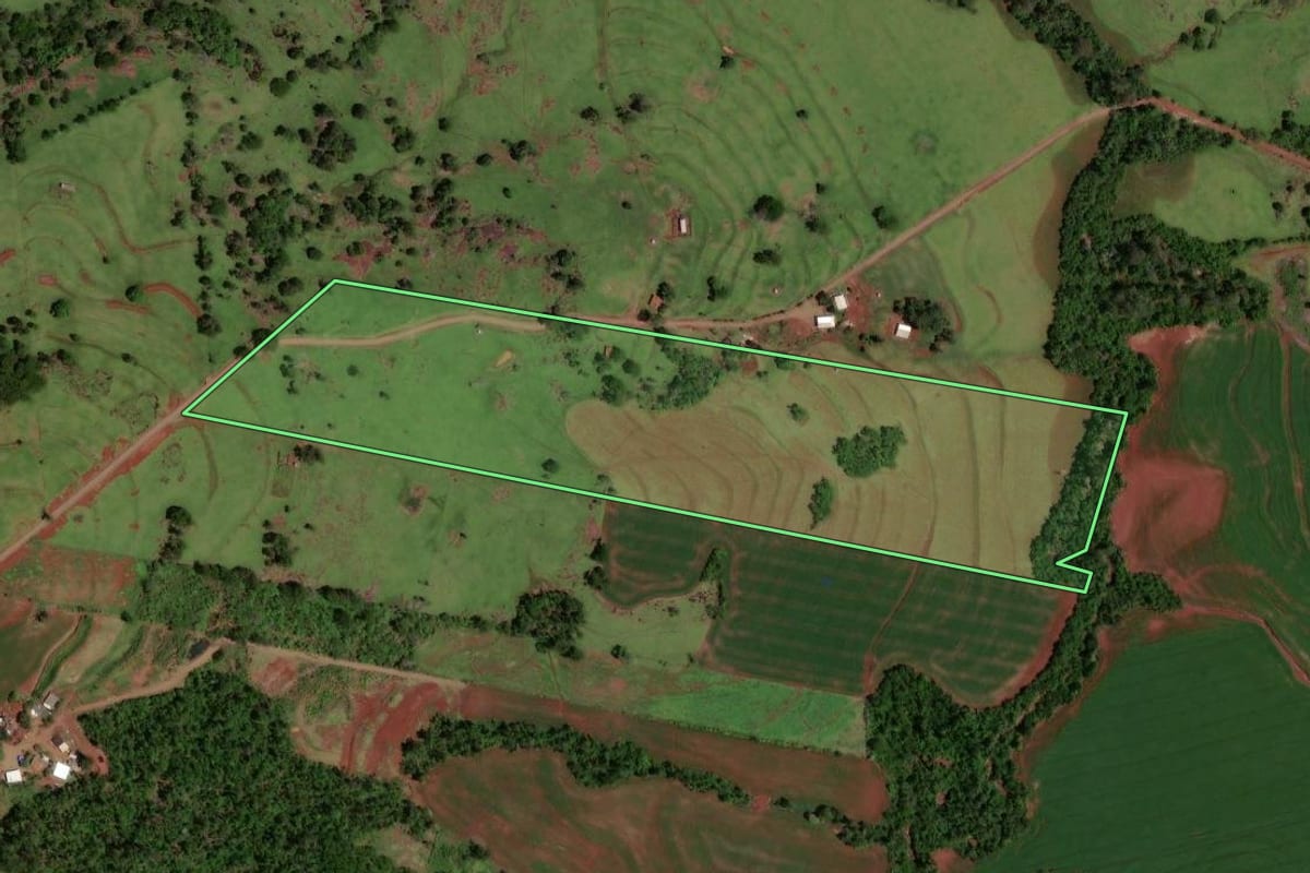 Imagem de satélite do imóvel rural em Formosa do Oeste (PR), com o contorno declarado no CAR desenhado por cima.