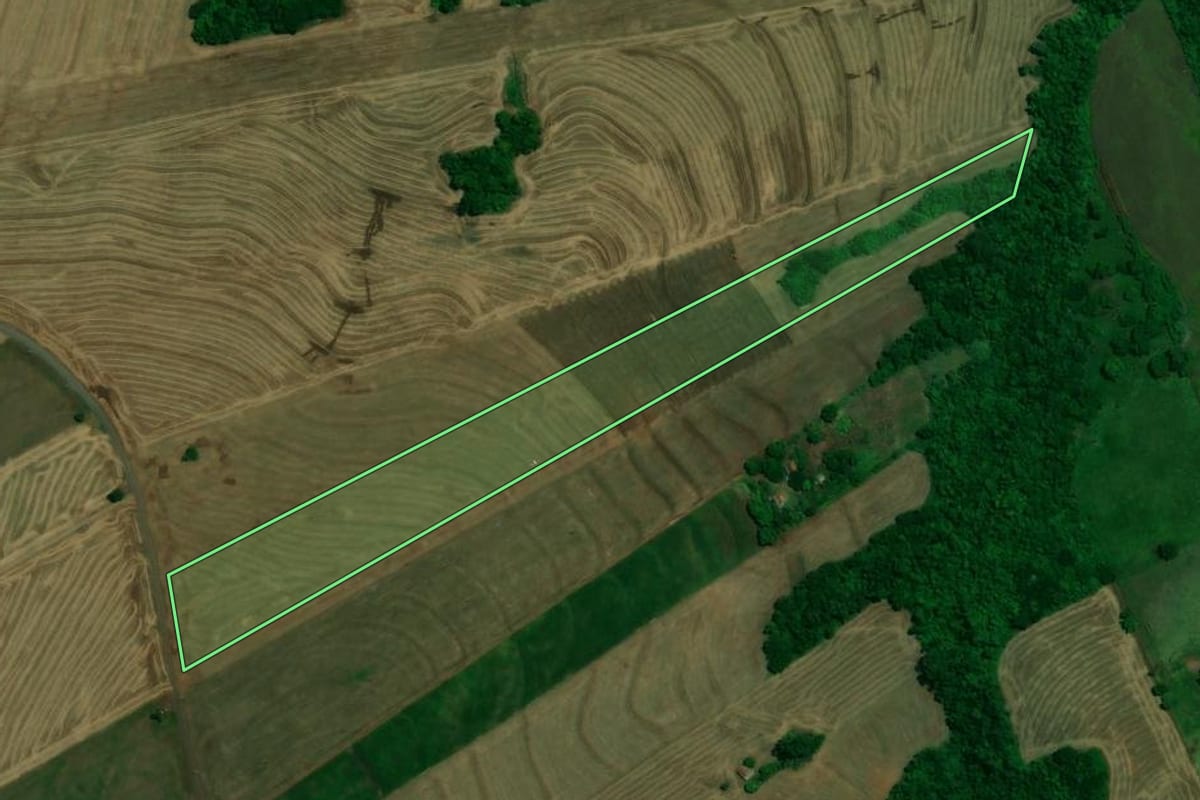 Imagem de satélite do imóvel rural em Formosa do Oeste (PR), com o contorno declarado no CAR desenhado por cima.