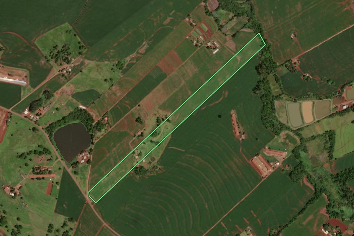 Imagem de satélite do imóvel rural em Formosa do Oeste (PR), com o contorno declarado no CAR desenhado por cima.