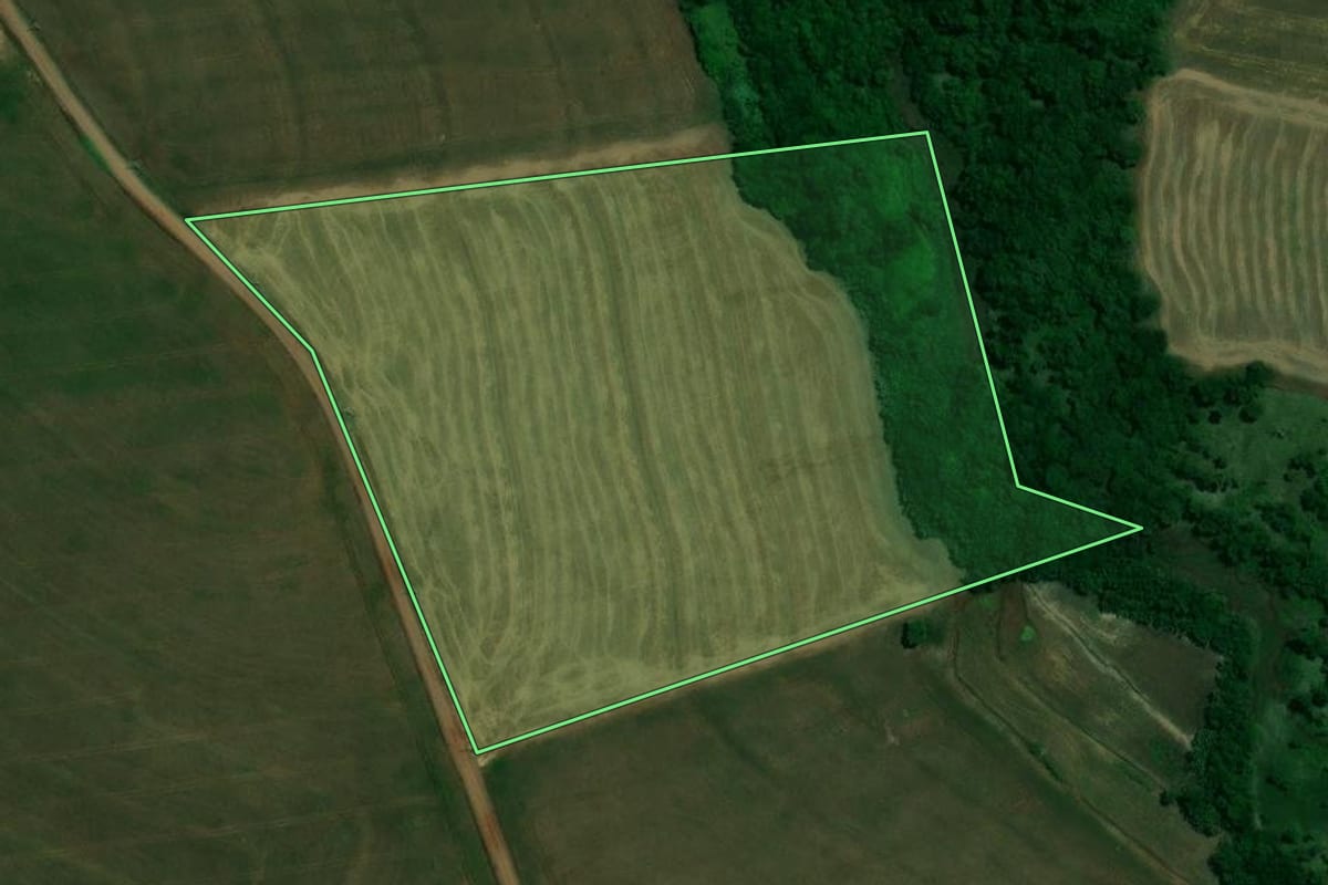 Imagem de satélite do imóvel rural em Formosa do Oeste (PR), com o contorno declarado no CAR desenhado por cima.