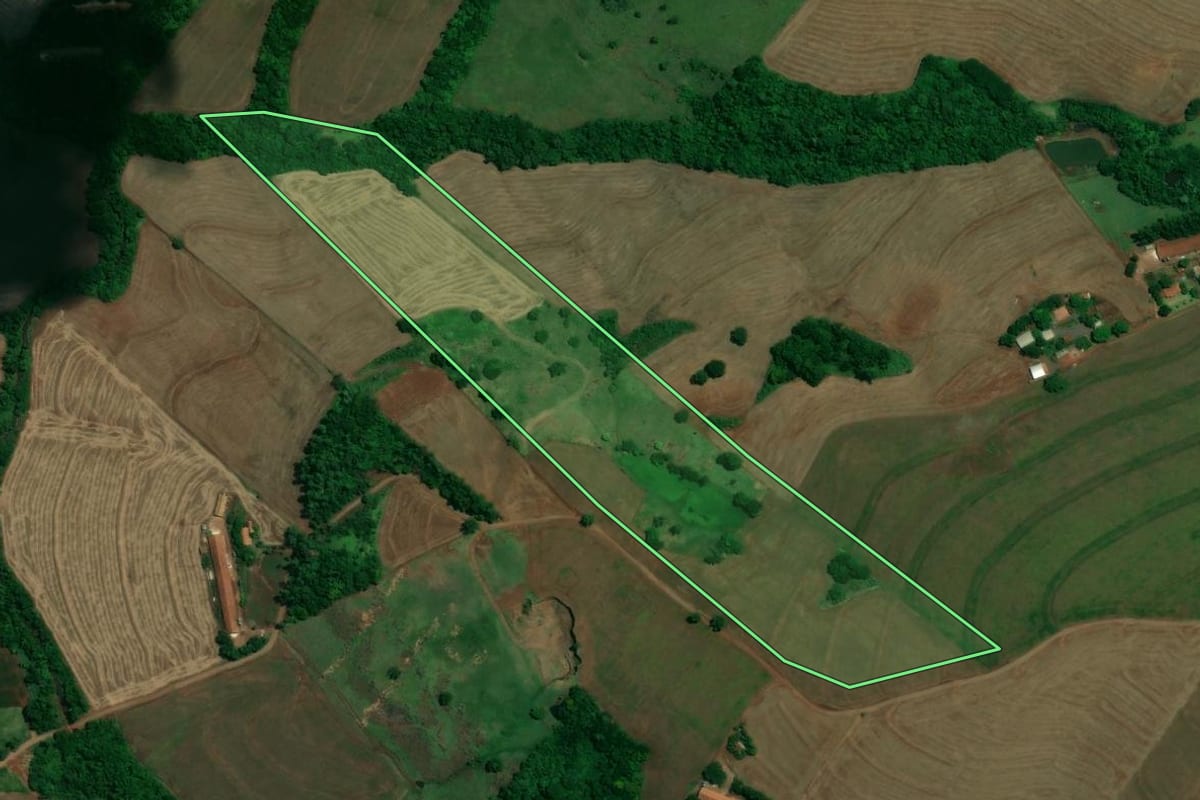 Imagem de satélite do imóvel rural em Formosa do Oeste (PR), com o contorno declarado no CAR desenhado por cima.
