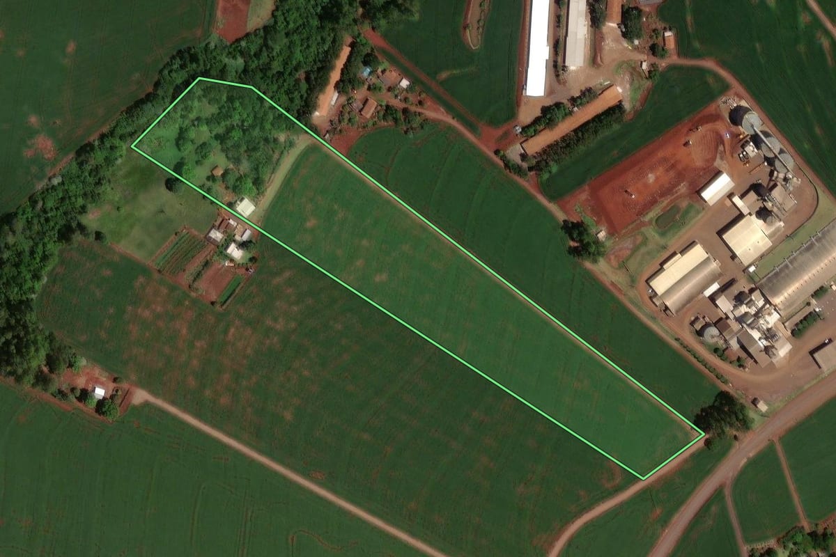 Imagem de satélite do imóvel rural em Formosa do Oeste (PR), com o contorno declarado no CAR desenhado por cima.