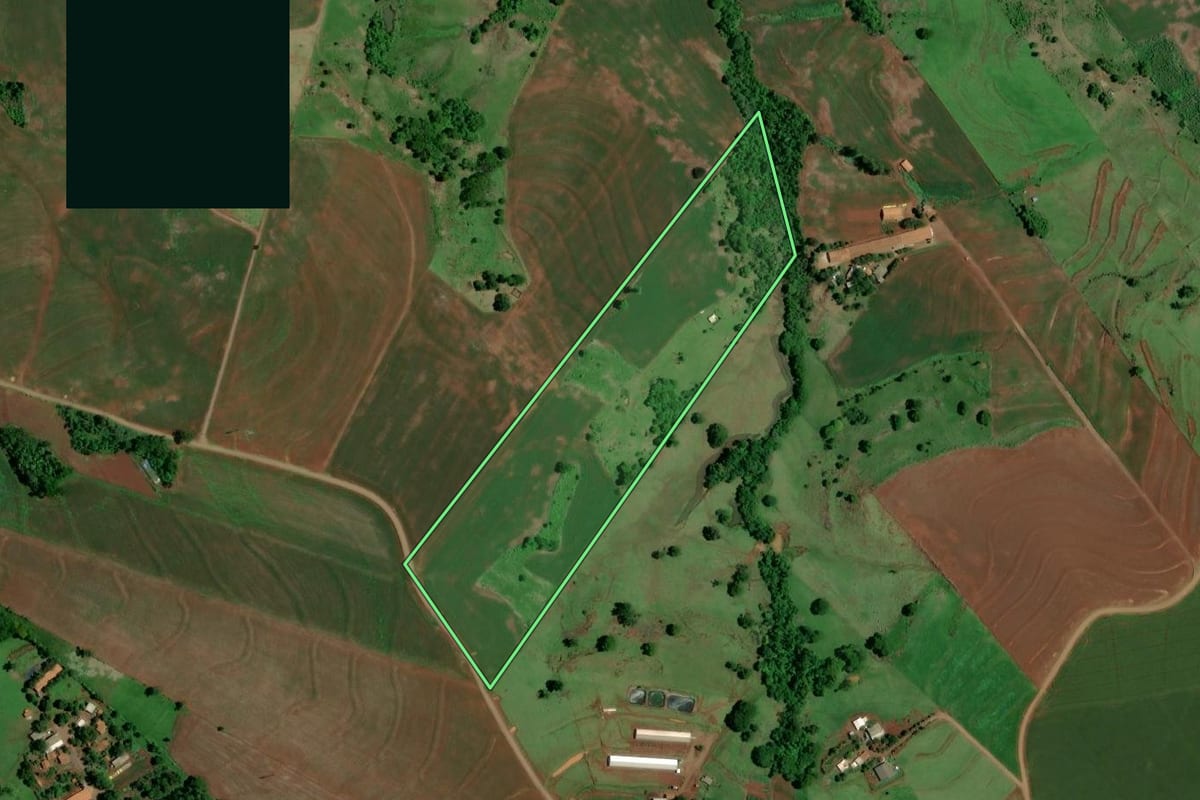 Imagem de satélite do imóvel rural em Formosa do Oeste (PR), com o contorno declarado no CAR desenhado por cima.