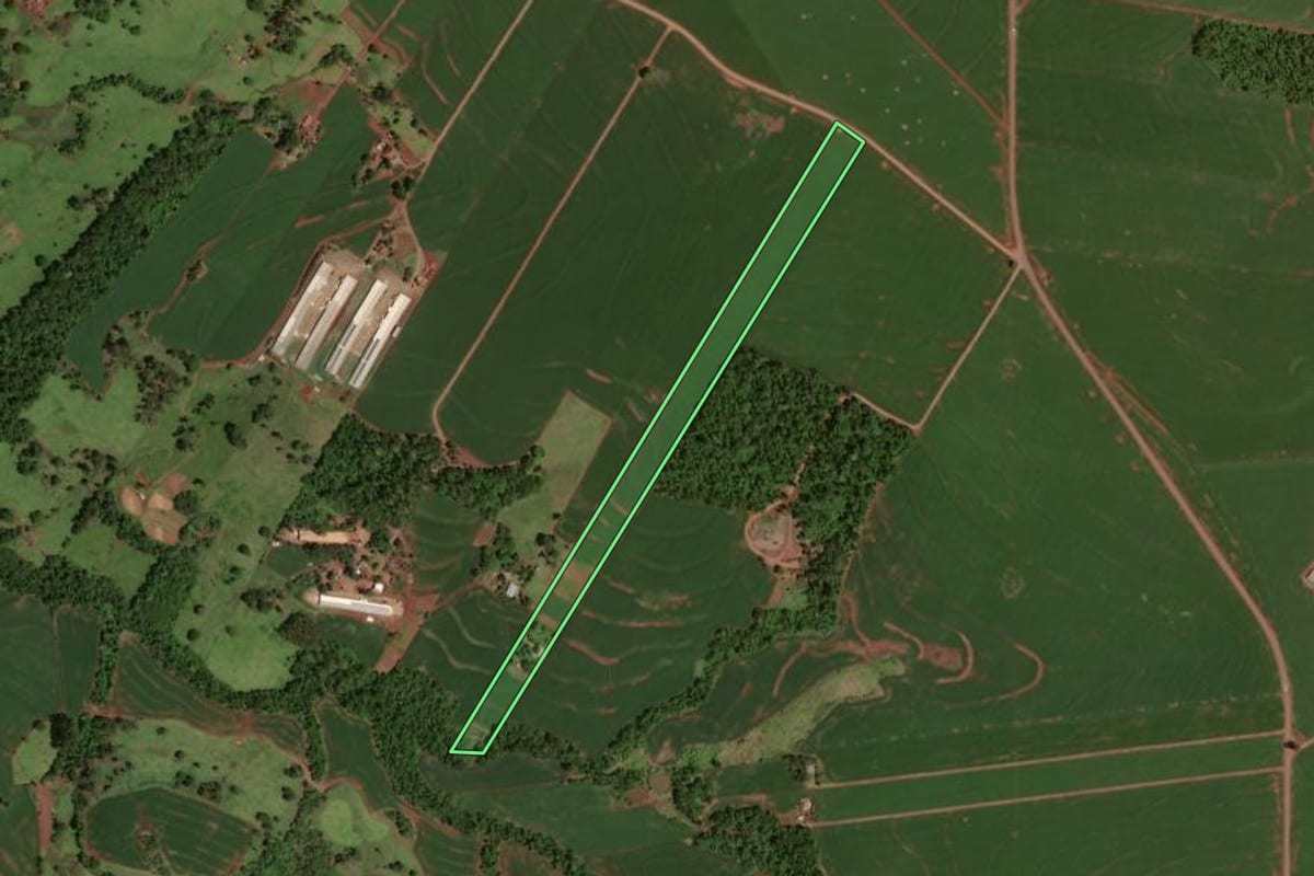 Imagem de satélite do imóvel rural em Formosa do Oeste (PR), com o contorno declarado no CAR desenhado por cima.
