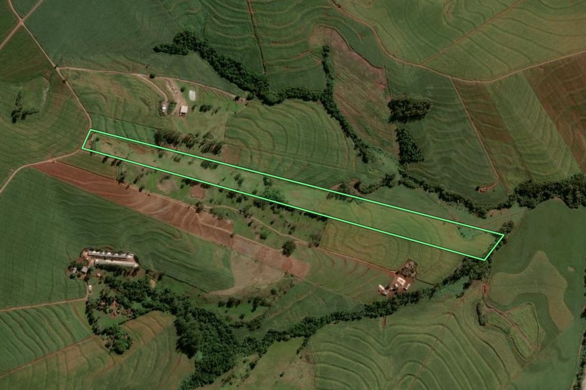 Imagem de satélite do imóvel rural em Formosa do Oeste (PR), com o contorno declarado no CAR desenhado por cima.
