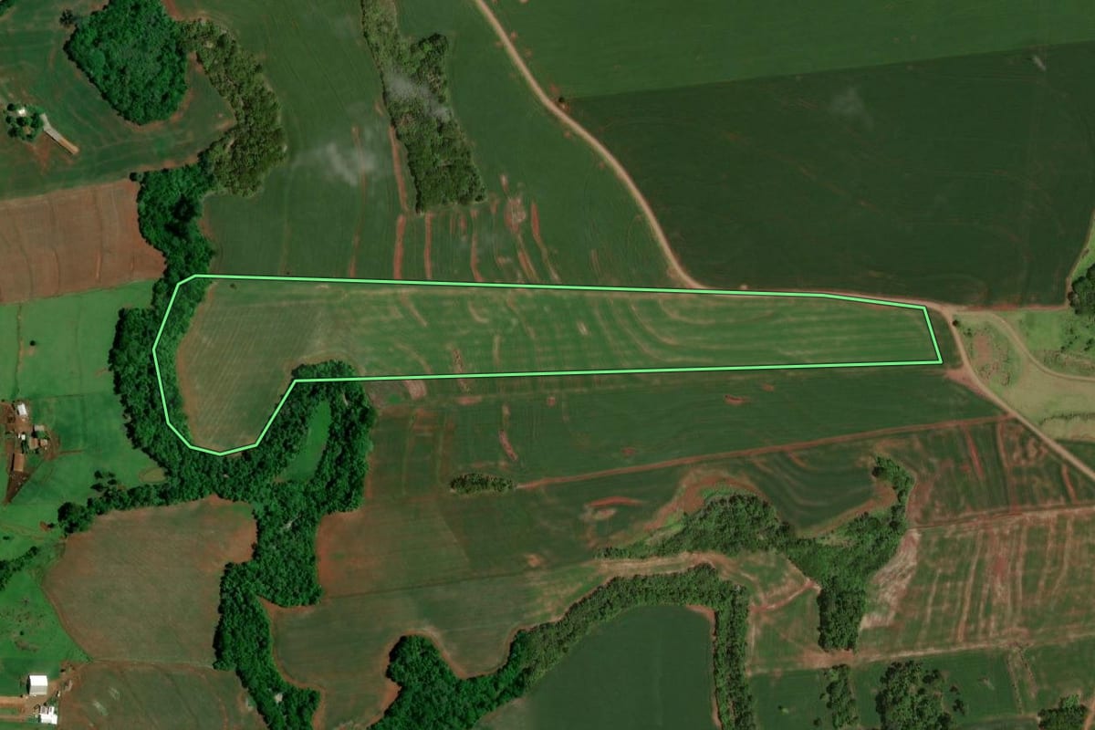 Imagem de satélite do imóvel rural em Formosa do Oeste (PR), com o contorno declarado no CAR desenhado por cima.