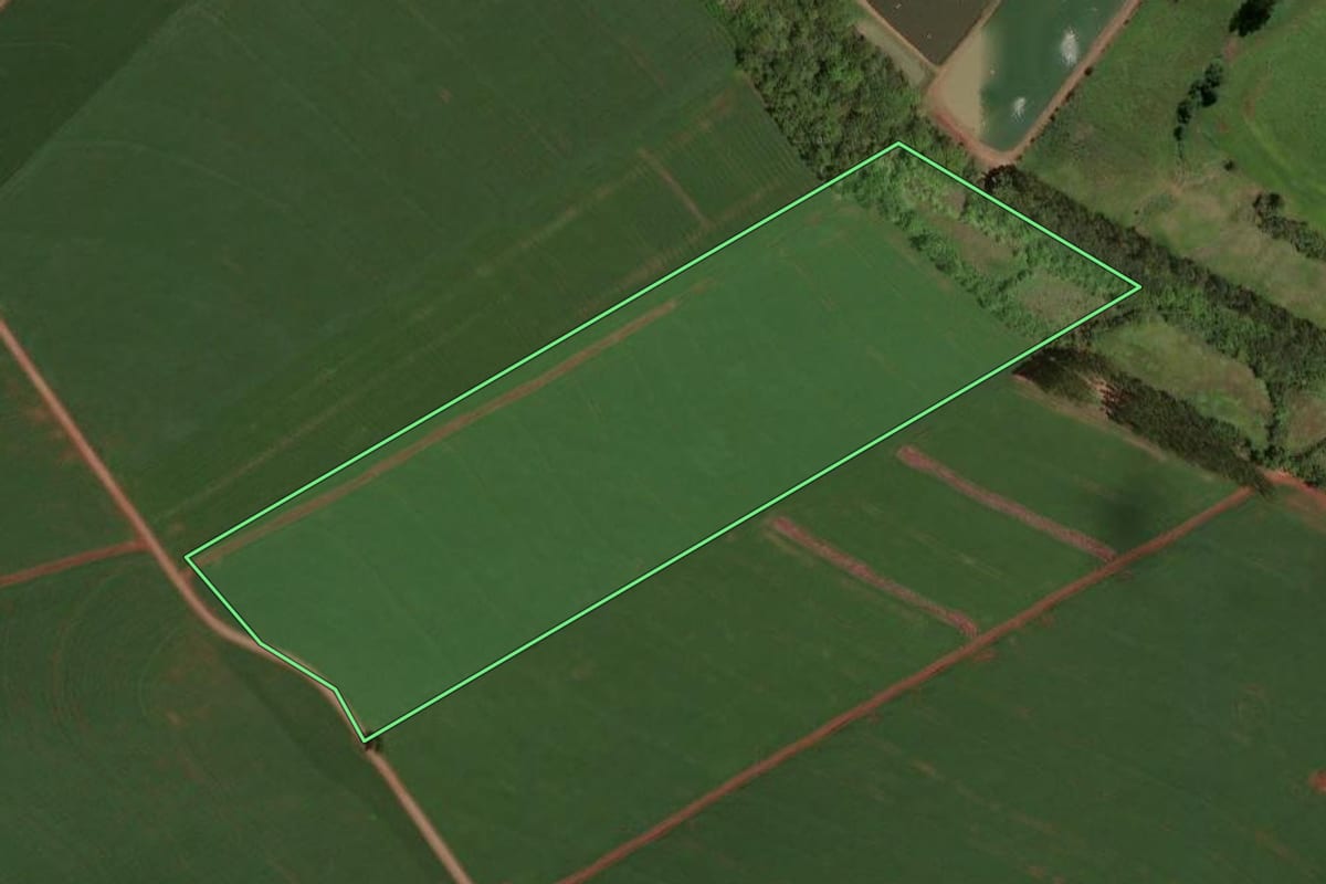 Imagem de satélite do imóvel rural em Formosa do Oeste (PR), com o contorno declarado no CAR desenhado por cima.