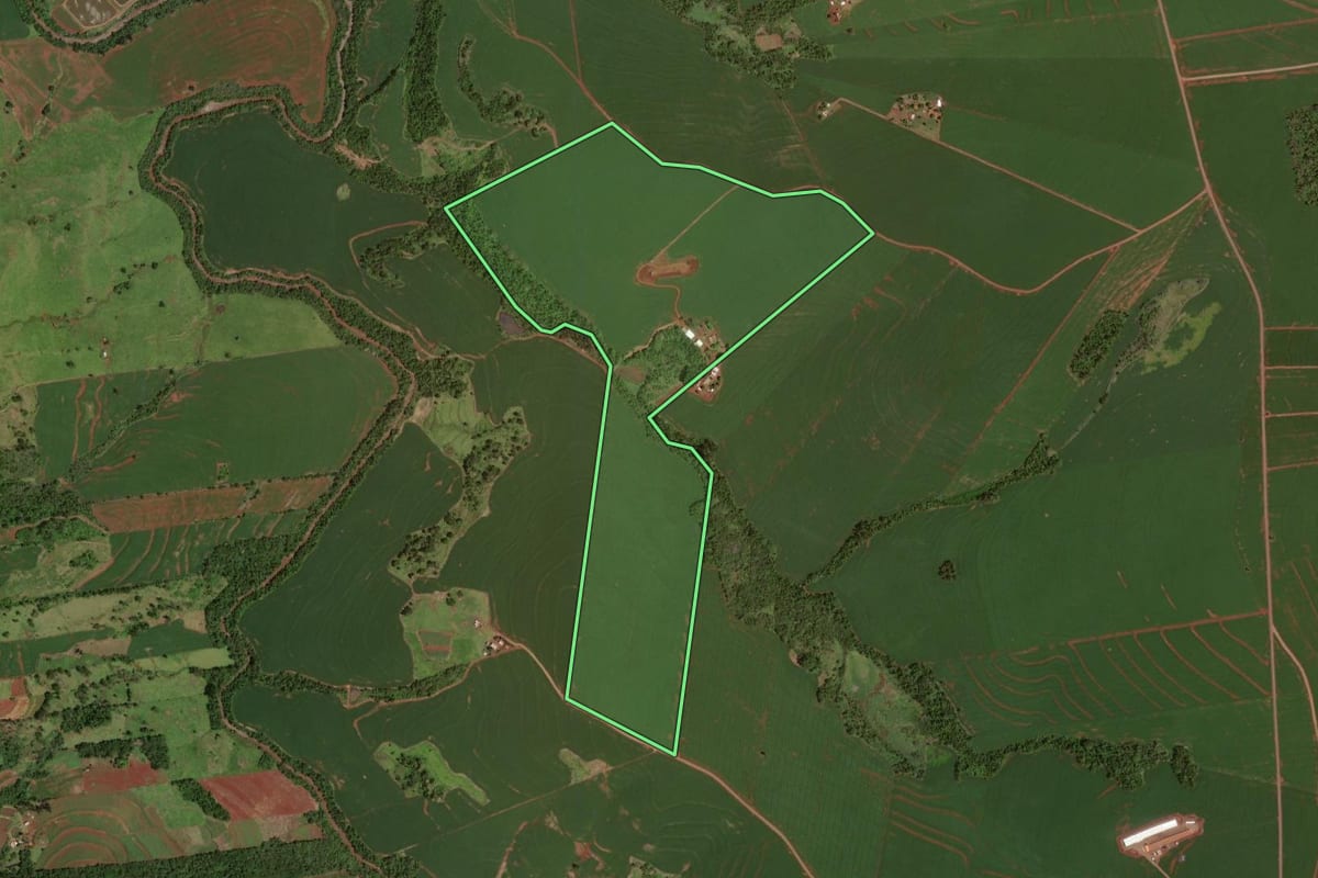 Imagem de satélite do imóvel rural em Formosa do Oeste (PR), com o contorno declarado no CAR desenhado por cima.
