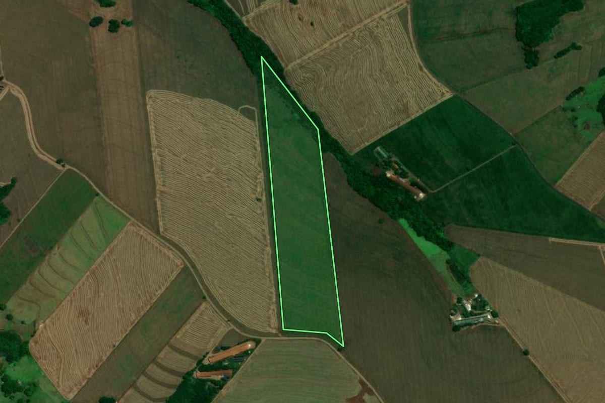 Imagem de satélite do imóvel rural em Formosa do Oeste (PR), com o contorno declarado no CAR desenhado por cima.