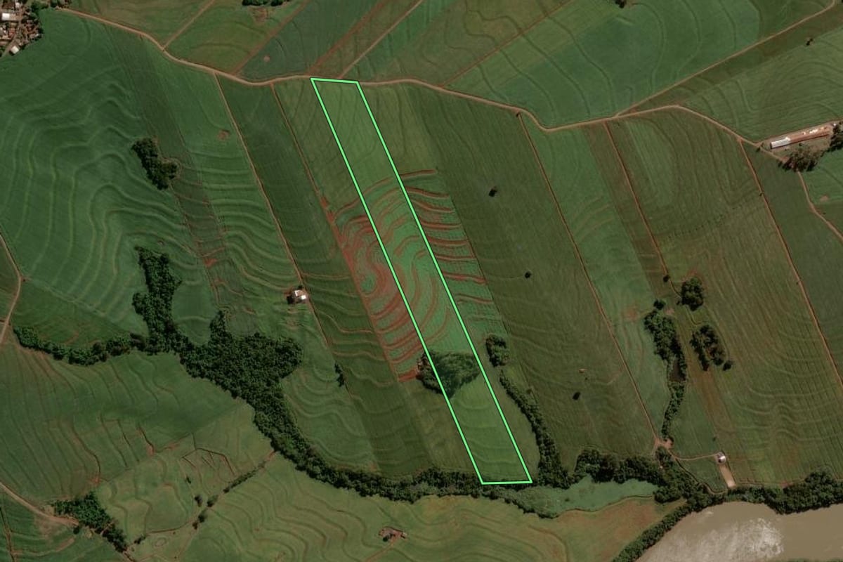 Imagem de satélite do imóvel rural em Formosa do Oeste (PR), com o contorno declarado no CAR desenhado por cima.