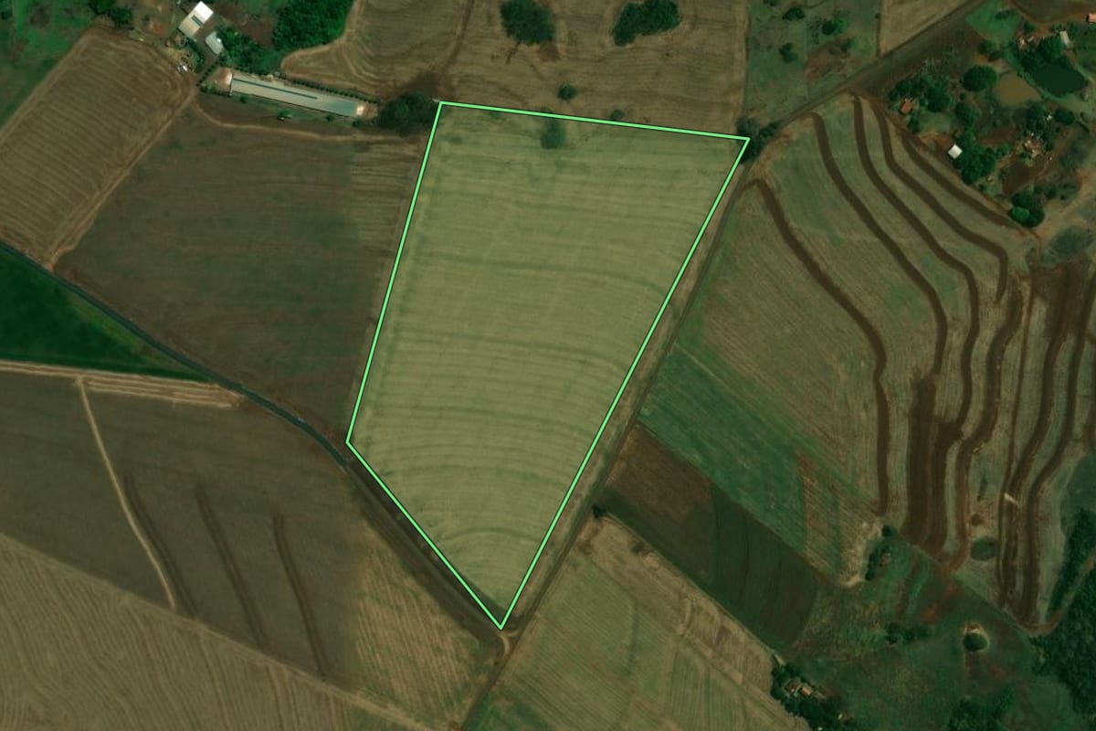 Imagem de satélite do imóvel rural em Formosa do Oeste (PR), com o contorno declarado no CAR desenhado por cima.