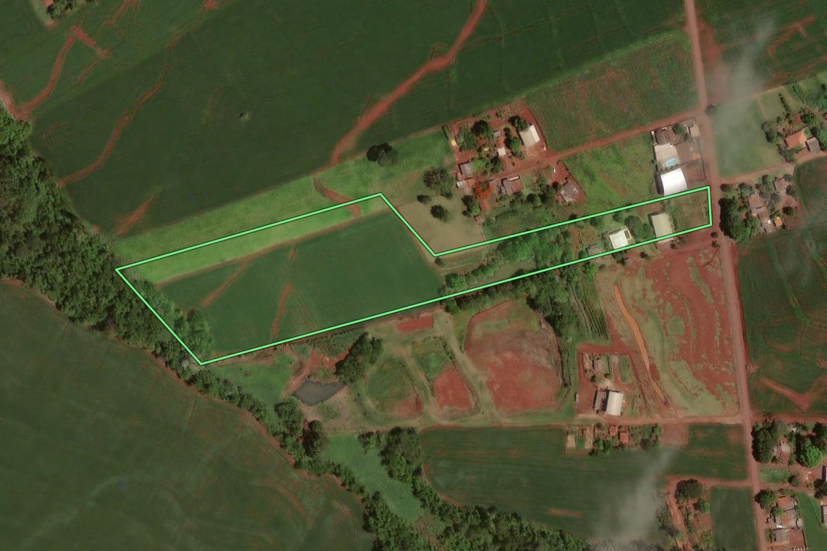Imagem de satélite do imóvel rural em Formosa do Oeste (PR), com o contorno declarado no CAR desenhado por cima.