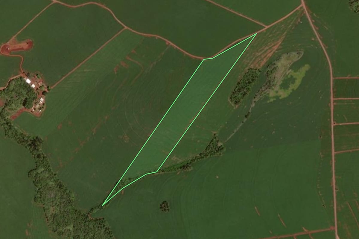 Imagem de satélite do imóvel rural em Formosa do Oeste (PR), com o contorno declarado no CAR desenhado por cima.