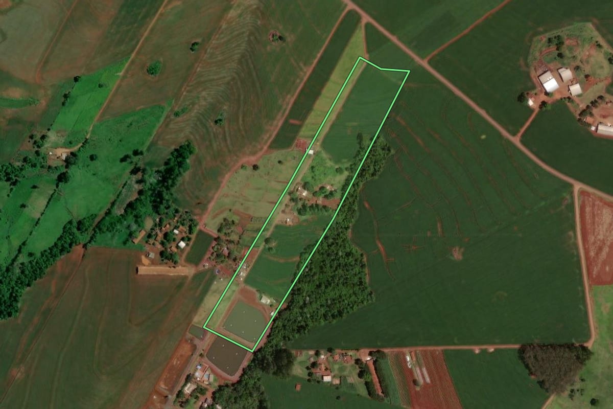 Imagem de satélite do imóvel rural em Formosa do Oeste (PR), com o contorno declarado no CAR desenhado por cima.