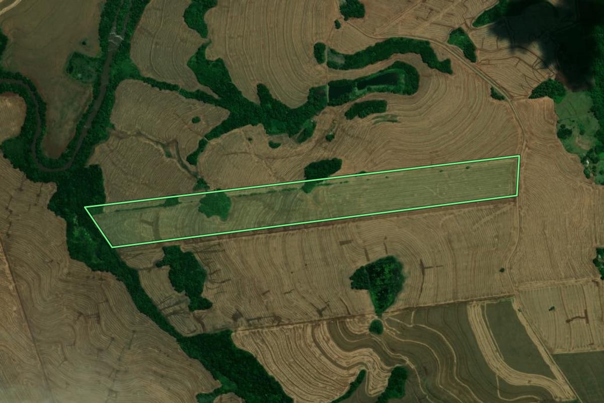 Imagem de satélite do imóvel rural em Formosa do Oeste (PR), com o contorno declarado no CAR desenhado por cima.