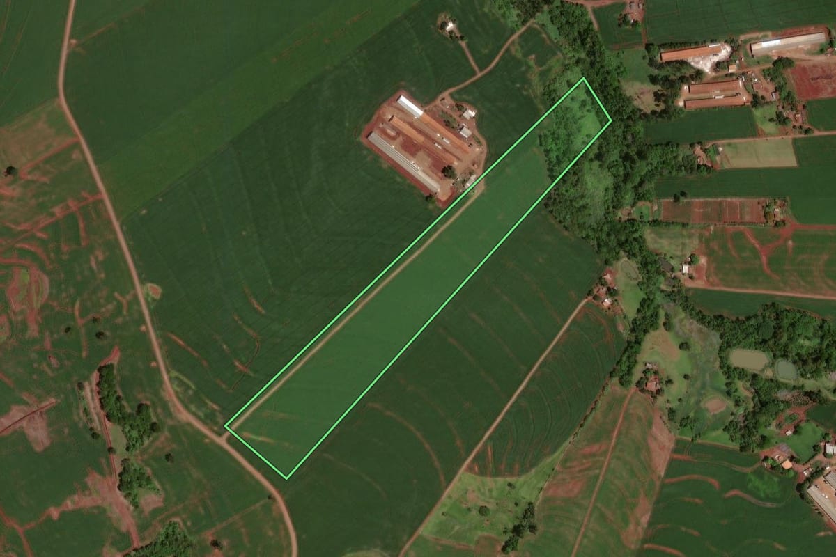 Imagem de satélite do imóvel rural em Formosa do Oeste (PR), com o contorno declarado no CAR desenhado por cima.