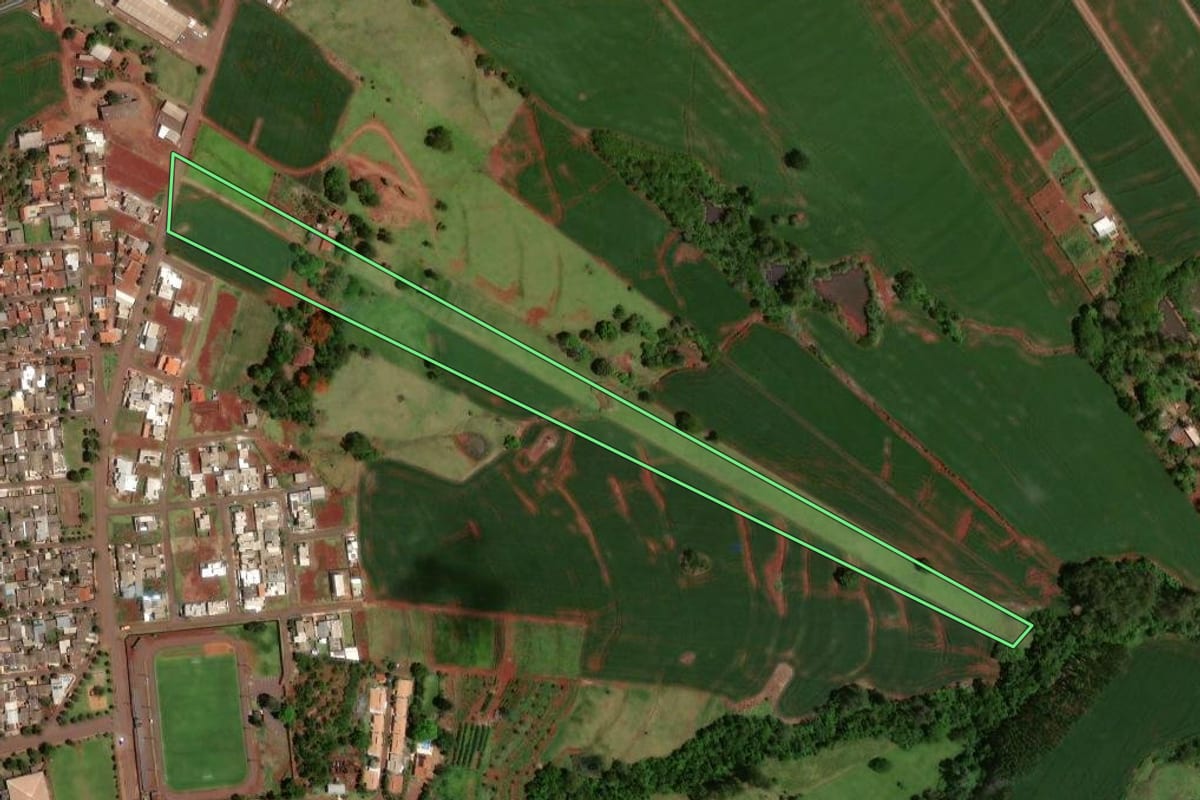 Imagem de satélite do imóvel rural em Formosa do Oeste (PR), com o contorno declarado no CAR desenhado por cima.