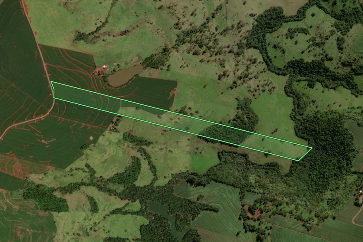 Imagem de satélite do imóvel rural em Formosa do Oeste (PR), com o contorno declarado no CAR desenhado por cima.