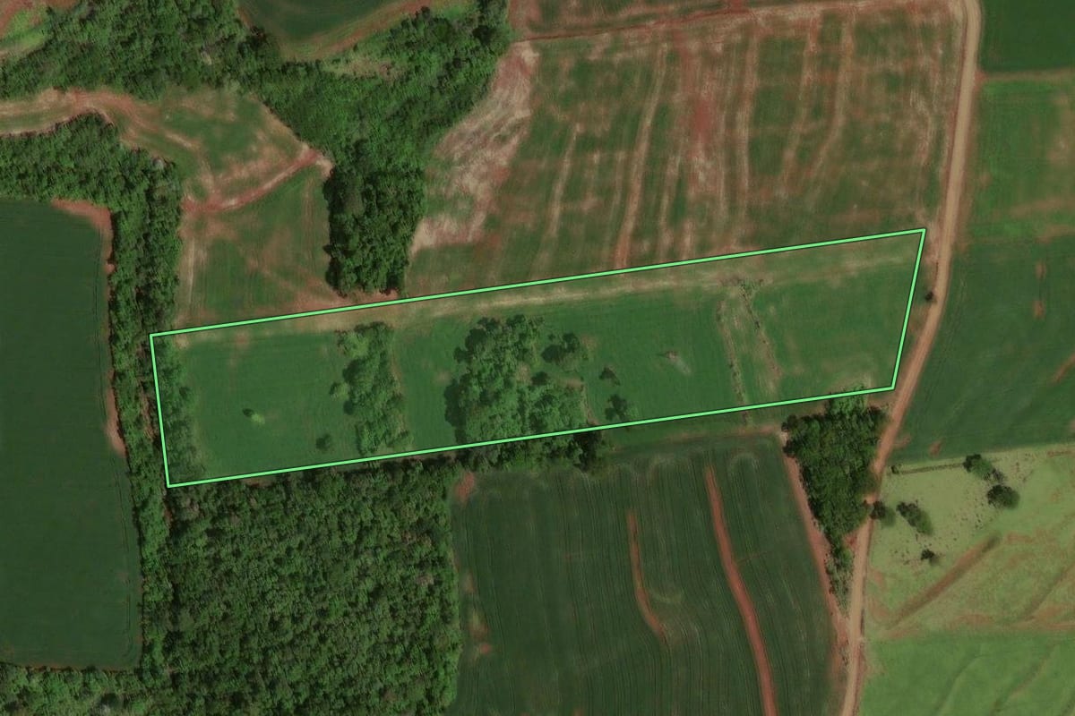 Imagem de satélite do imóvel rural em Formosa do Oeste (PR), com o contorno declarado no CAR desenhado por cima.