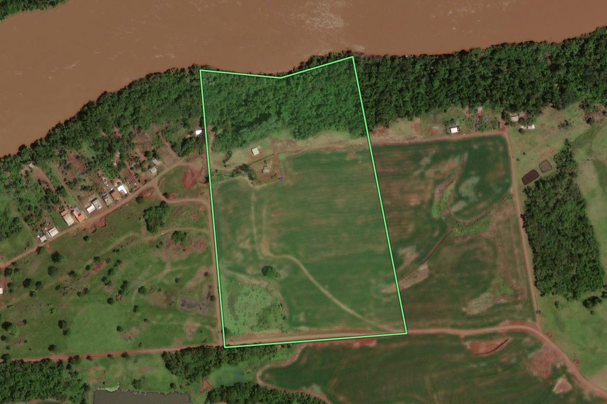 Imagem de satélite do imóvel rural em Formosa do Oeste (PR), com o contorno declarado no CAR desenhado por cima.
