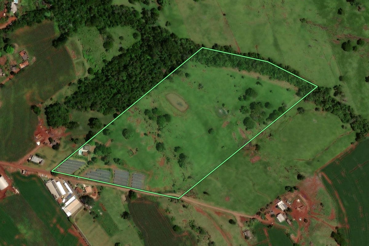 Imagem de satélite do imóvel rural em Formosa do Oeste (PR), com o contorno declarado no CAR desenhado por cima.