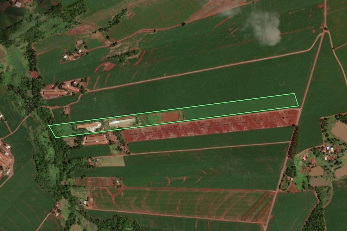 Imagem de satélite do imóvel rural em Formosa do Oeste (PR), com o contorno declarado no CAR desenhado por cima.