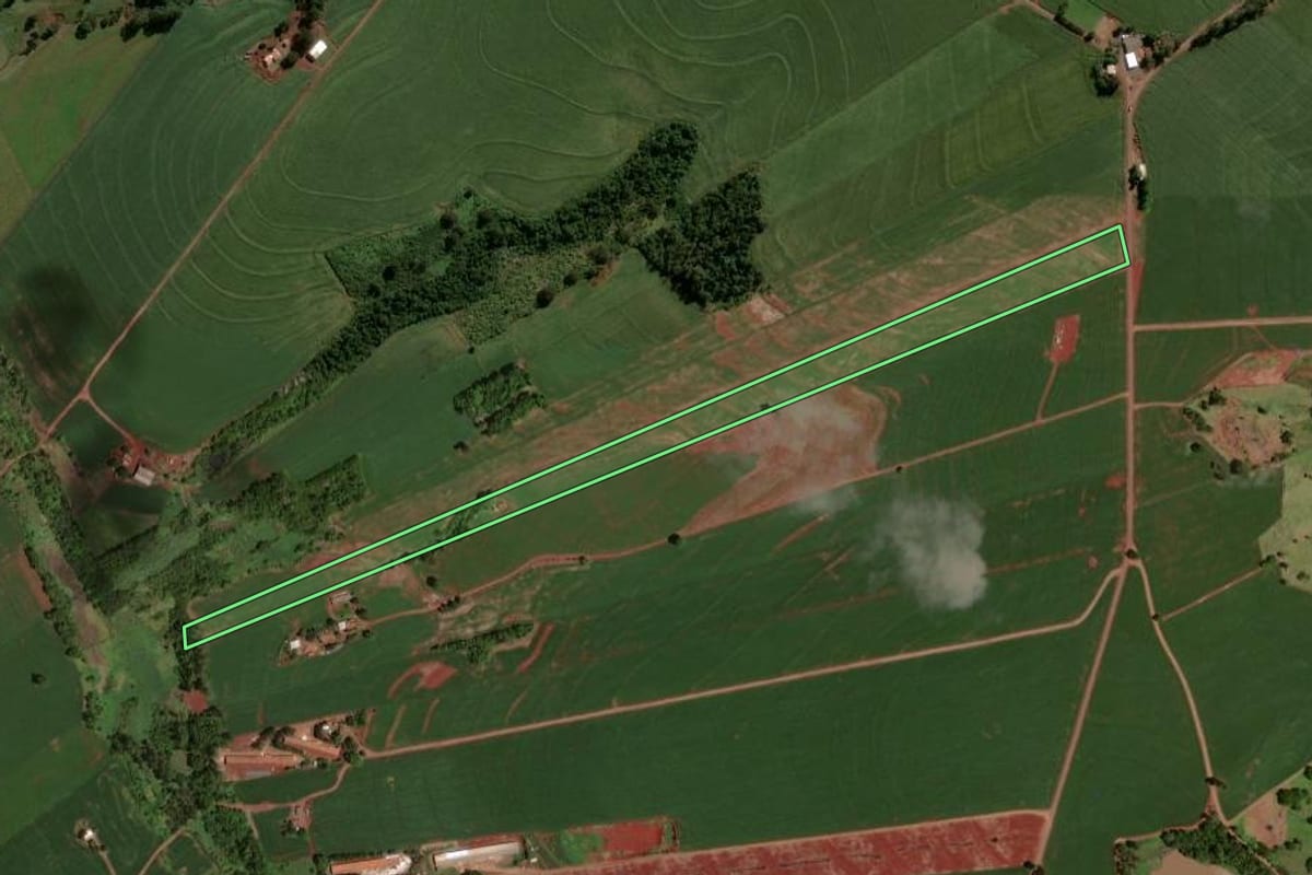 Imagem de satélite do imóvel rural em Formosa do Oeste (PR), com o contorno declarado no CAR desenhado por cima.