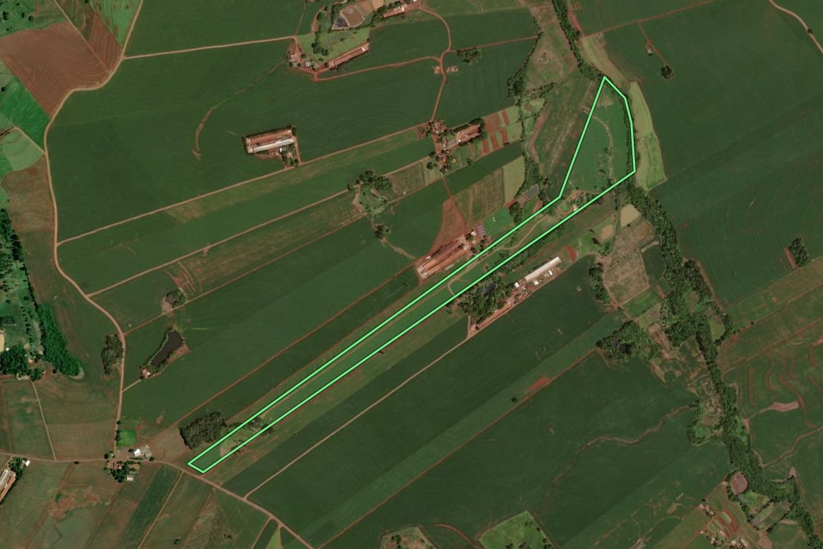 Imagem de satélite do imóvel rural em Formosa do Oeste (PR), com o contorno declarado no CAR desenhado por cima.
