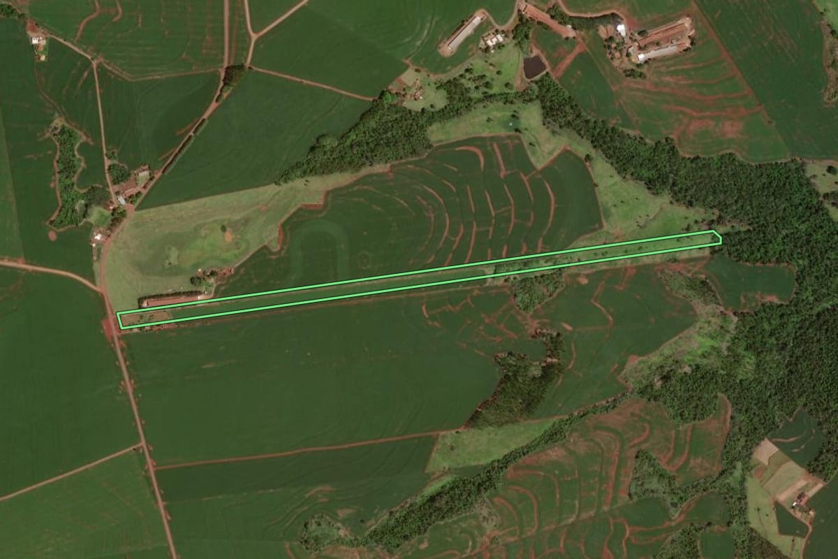 Imagem de satélite do imóvel rural em Formosa do Oeste (PR), com o contorno declarado no CAR desenhado por cima.
