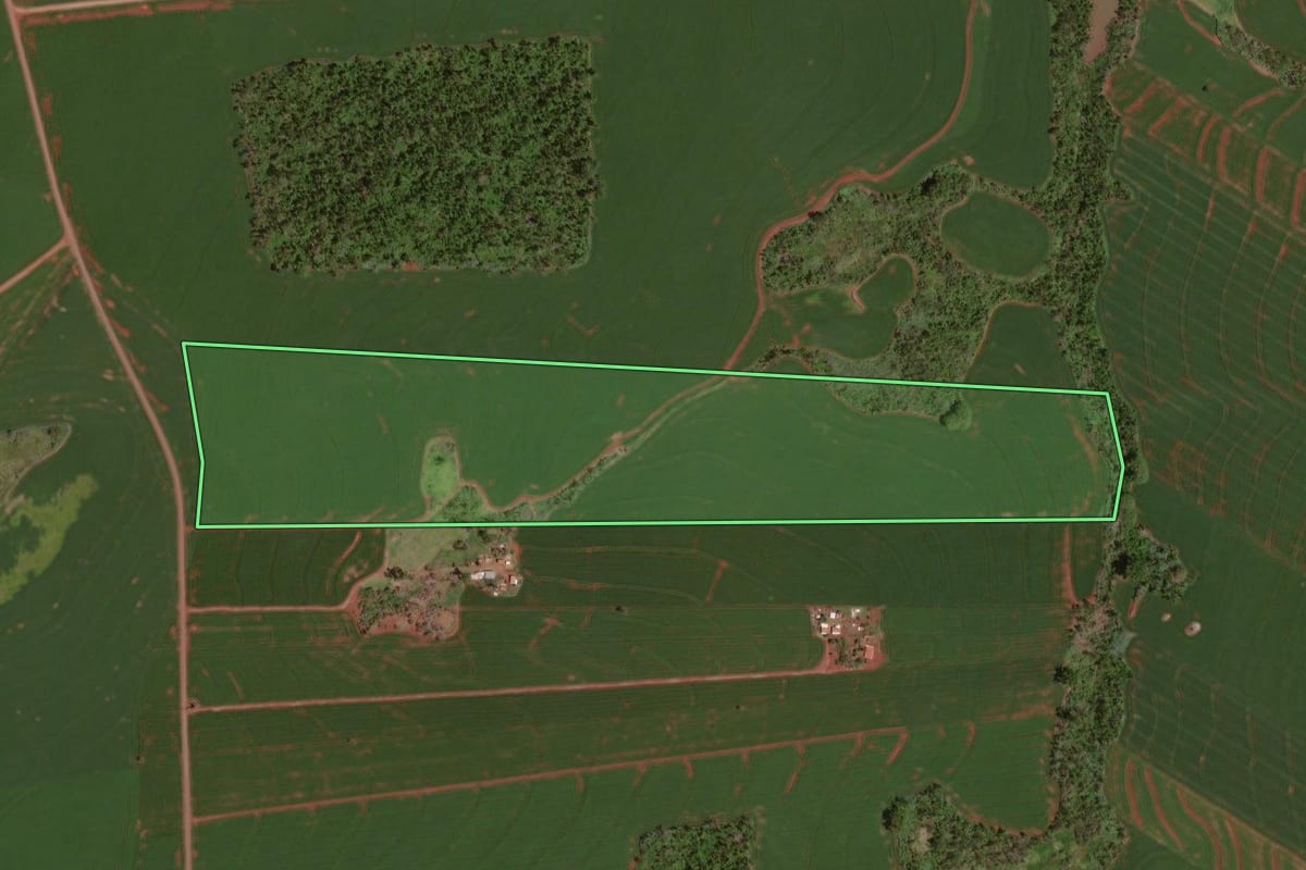 Imagem de satélite do imóvel rural em Formosa do Oeste (PR), com o contorno declarado no CAR desenhado por cima.